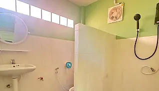 ห้องน้ำในตัวพร้อมเครื่องทำน้ำอุ่น