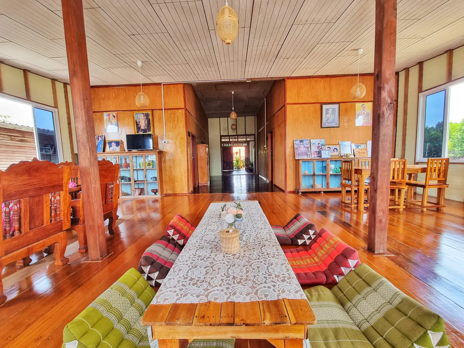 บ้านหลังที่ 1 — บ้านไม้ทั้งหลัง